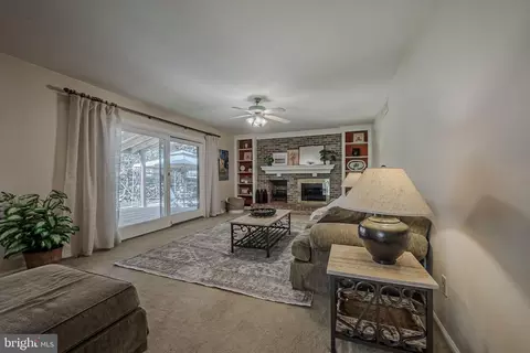 Living - 8 Bent Tree Cir, Hockessin, DE 19707 photo 1 of 3