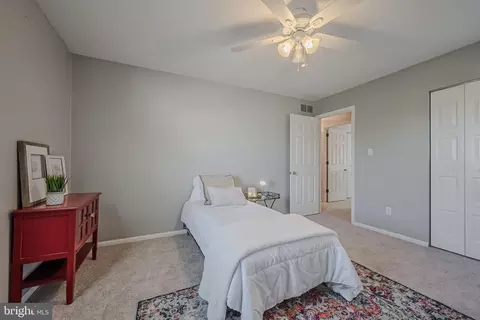 Bedroom - 8 Bent Tree Cir, Hockessin, DE 19707 photo 5 of 11