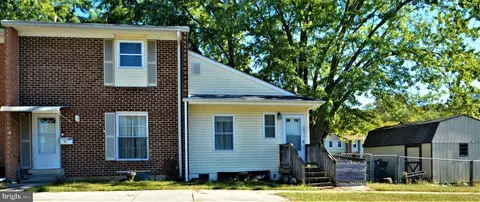 18 Sandy Ct, Newark, DE 19702 photo 2