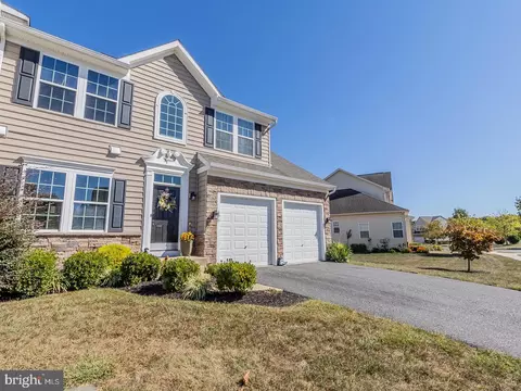 Exterior - 406 Pierce Run, Newark, DE 19702 photo 2 of 10