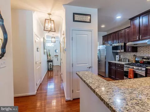 Entry Way - 406 Pierce Run, Newark, DE 19702 photo 5 of 14