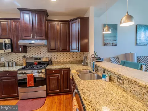 Kitchen - 406 Pierce Run, Newark, DE 19702 photo 3 of 3