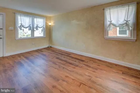 Living - 1224 Maple Ave, Elsmere, DE 19805 photo 2 of 4