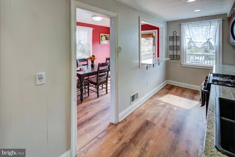 Entry Way - 1224 Maple Ave, Elsmere, DE 19805 photo 1 of 2