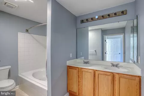 Bath - 48 N Cummings Dr, Middletown, DE 19709 photo 1 of 4
