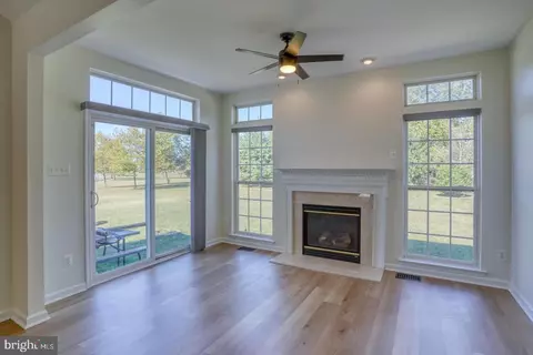 Living - 48 N Cummings Dr, Middletown, DE 19709 photo 3 of 5