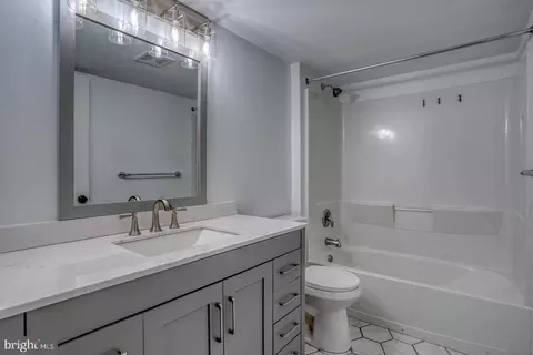 Bath - 48 N Cummings Dr, Middletown, DE 19709 photo 3 of 4