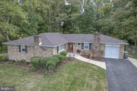 12 Decker Dr, Newark, DE 19711