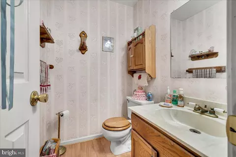Bath - 157 Kingscroft Dr, Bear, DE 19701 photo 1 of 3
