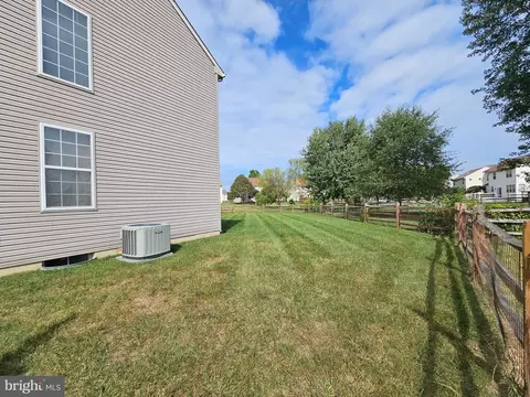 37 Lotus Cir N, Bear, DE 19701 photo 4