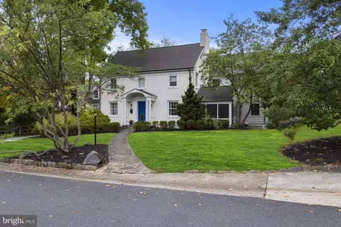 15 Vining Ln, Wilmington, DE 19807
