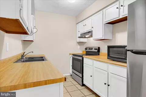 Kitchen - 629 Lockhaven Ct, Newark, DE 19702 photo 2 of 2