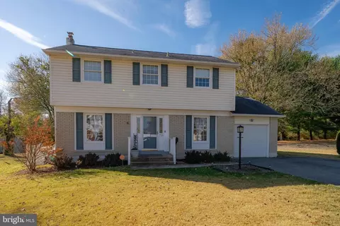 715 Plumtree Ln, Claymont, DE 19703