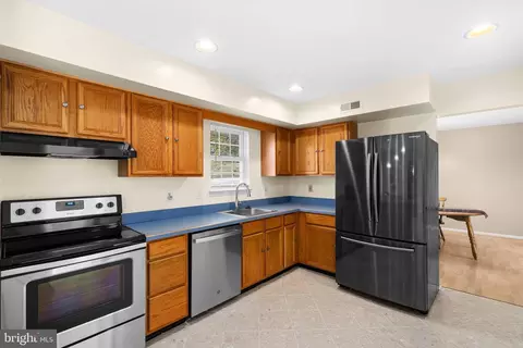Kitchen - 32 Warren Dr, Newark, DE 19702 photo 1 of 1