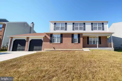Exterior - 32 Warren Dr, Newark, DE 19702 photo 4 of 5