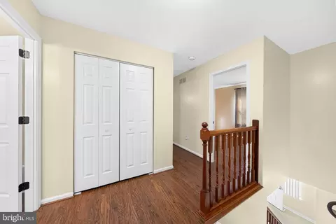 Entry Way - 32 Warren Dr, Newark, DE 19702 photo 5 of 6