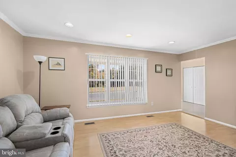 Living - 32 Warren Dr, Newark, DE 19702 photo 1 of 1