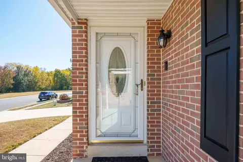 Entry Way - 32 Warren Dr, Newark, DE 19702 photo 1 of 6