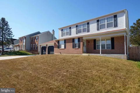 Exterior - 32 Warren Dr, Newark, DE 19702 photo 5 of 5