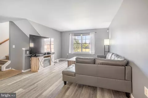 Living - 207 Bellwether Ct, Newark, DE 19702 photo 1 of 3