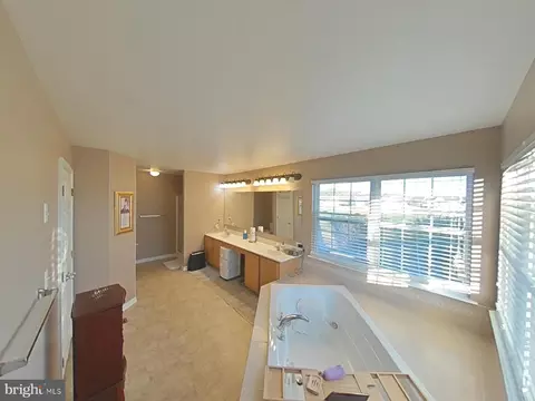 Bath - 39 Watson Ln, Middletown, DE 19709 photo 2 of 4