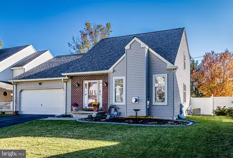 28 Sharons Way, Wilmington, DE 19808