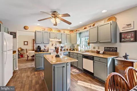 Kitchen - 19 Airdrie Dr, Bear, DE 19701 photo 2 of 4