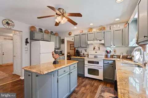 Kitchen - 19 Airdrie Dr, Bear, DE 19701 photo 4 of 4