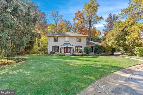 102 W Sutton Pl, Wilmington, DE 19810