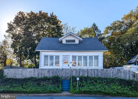 14 W Hazeldell Ave, New Castle, DE 19720