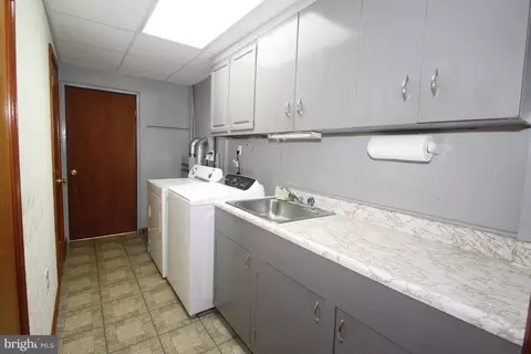 425 Brewster Dr, Newark, DE 19711 photo 8