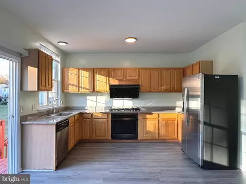 Kitchen - 10 Dolmen Ln, Bear, DE 19701 photo 3 of 5