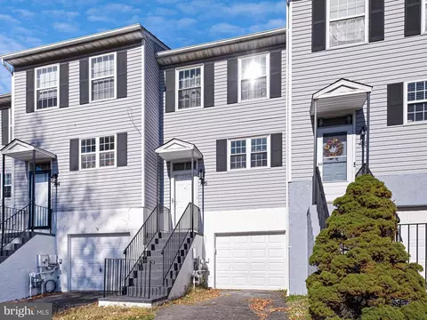 46 Woodfield Dr, Claymont, DE 19703