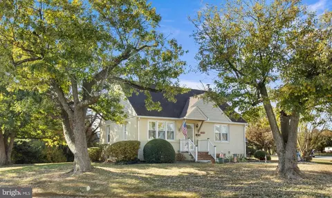 704 Swarthmore Dr, Newark, DE 19711