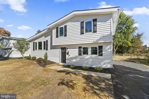 105 Coral Reef Dr, Newark, DE 19713