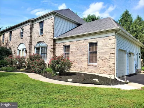 2 Meadowbrook, Newark, DE 19711