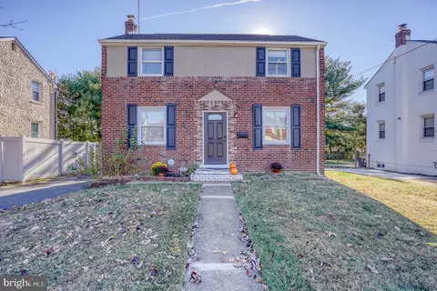 122 Riverview Dr, New Castle, DE 19720