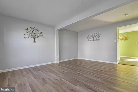 Living - 17 E Christina Pl, Newark, DE 19702 photo 1 of 3