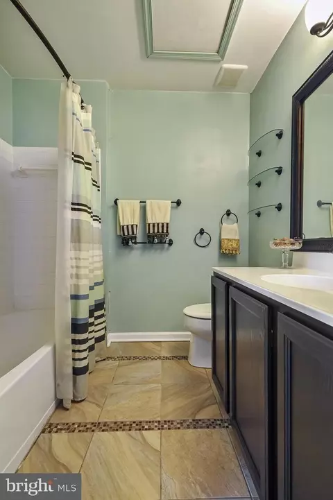 Bath - 17 E Christina Pl, Newark, DE 19702 photo 1 of 1