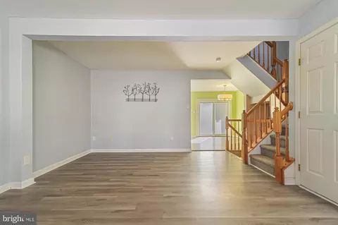 Living - 17 E Christina Pl, Newark, DE 19702 photo 2 of 3