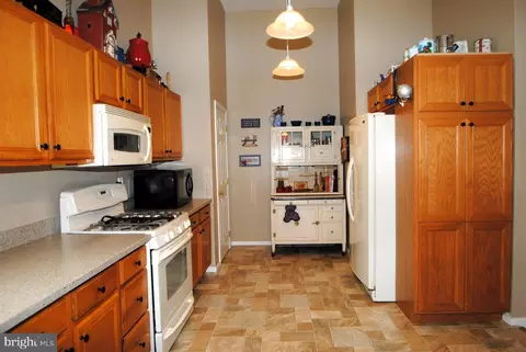 Kitchen - 3 Iris Cir, Bear, DE 19701 photo 6 of 8