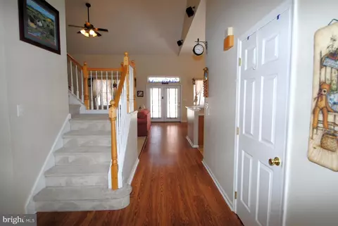 Entry Way - 3 Iris Cir, Bear, DE 19701 photo 3 of 6