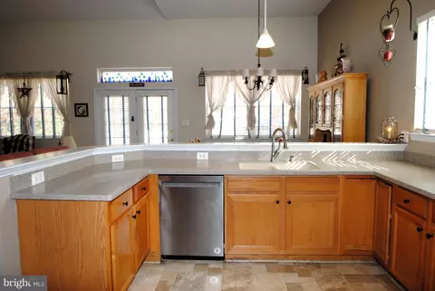 Kitchen - 3 Iris Cir, Bear, DE 19701 photo 5 of 8