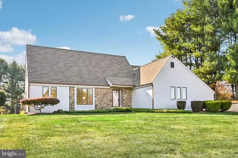 8 Kent Dr, Hockessin, DE 19707