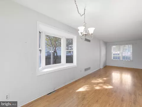 Living - 415 Barley Dr, Newark, DE 19702 photo 5 of 5