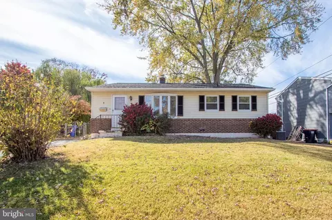 8 Charring Ln, New Castle, DE 19720