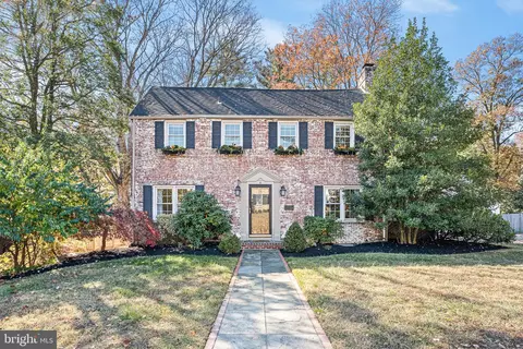6 Vining Ln, Wilmington, DE 19807