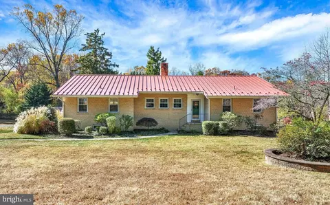 321 Possum Park Rd, Newark, DE 19711