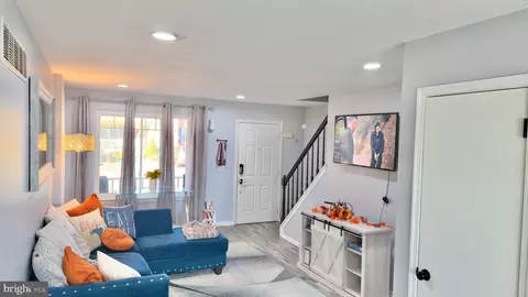 Entry Way - 327 Barley Dr, Newark, DE 19702 photo 5 of 13