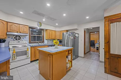 Kitchen - 814 Percheron Dr, Bear, DE 19701 photo 2 of 2